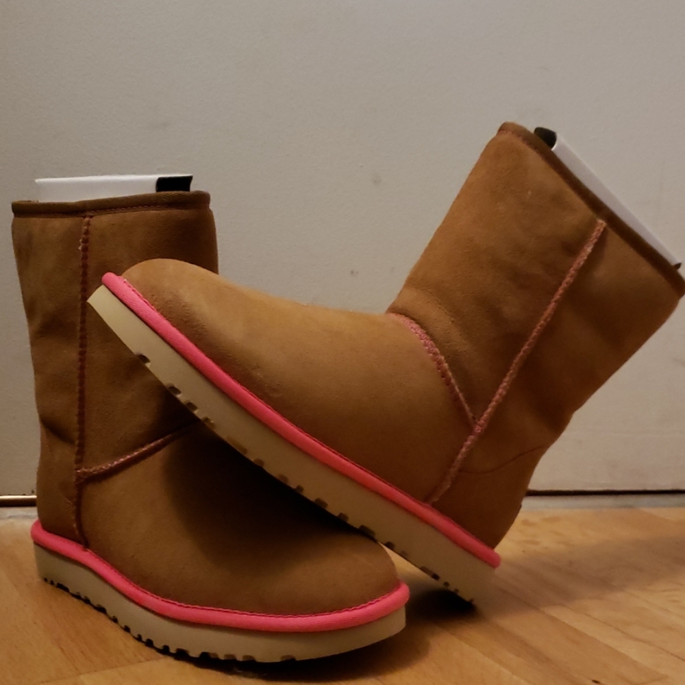NIB UGG Neon II Classic Short Boots